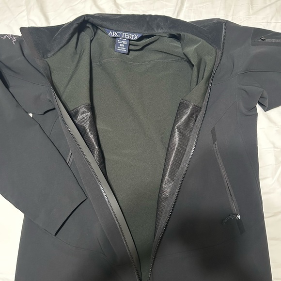 Arc’Teryx Soft Shell Jacket (Medium) - Picture 3 of 4